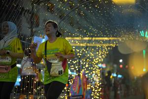 BIB: 50338, 50283
                            <button type="button" onclick="openModal(21750664)" class="btn btn-primary btn-sm float-right btn-popup" data-toggle="modal" data-target=".modal-high-quality">
                        <i class="fas fa-shopping-cart"></i> Add to Cart
                    </button>
                                            <button type="button" onclick="isThisMe(21750664, true)" class="btn btn-success btn-sm float-right btn-popup btn-isme hidden" data-toggle="tooltip" data-placement="bottom" title="นี่คือรูปของคุณใช่ไหม คลิกที่นี่เพื่อเอาเข้าอัลบั้ม">
                        <i class="fas fa-plus"></i> Add to album
                    </button>
                    <button type="button" onclick="isThisMe(21750664, false)" class="btn btn-warning btn-sm float-right btn-popup btn-isnotme hidden">
                        <i class="fas fa-ban"></i> Remove from album
                    </button>